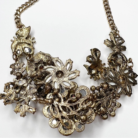 Antique Gold Tone Chunky Pink & White Crystal Flower Statement Necklace - Picture 6 of 7